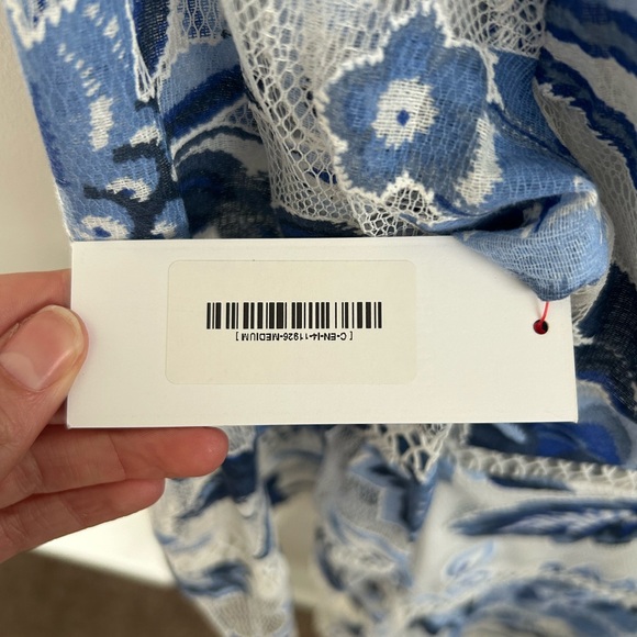 RED DRESS | blue and white dress - Picture 6 of 7